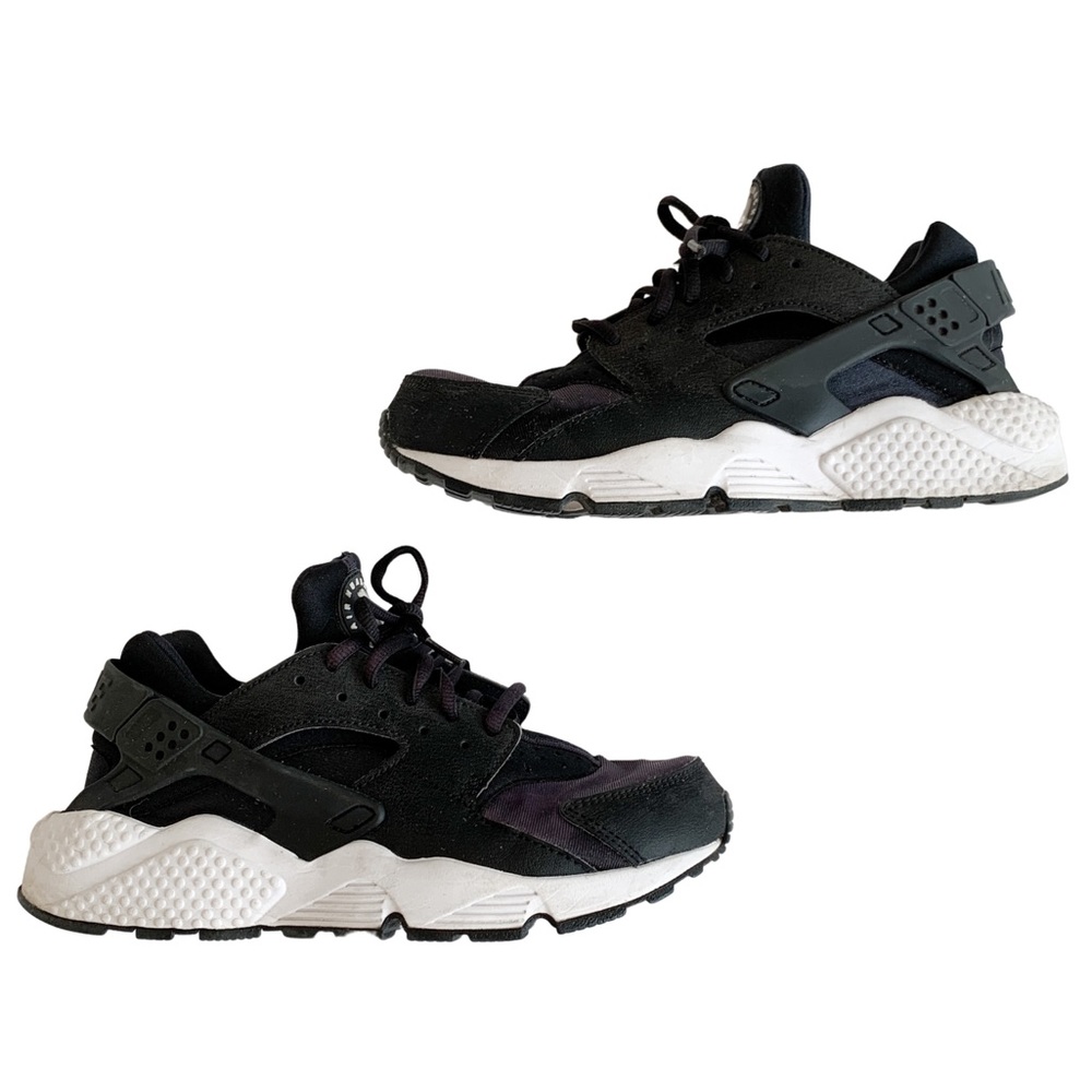 NIKE Huraches Black White Women's Size 9.5